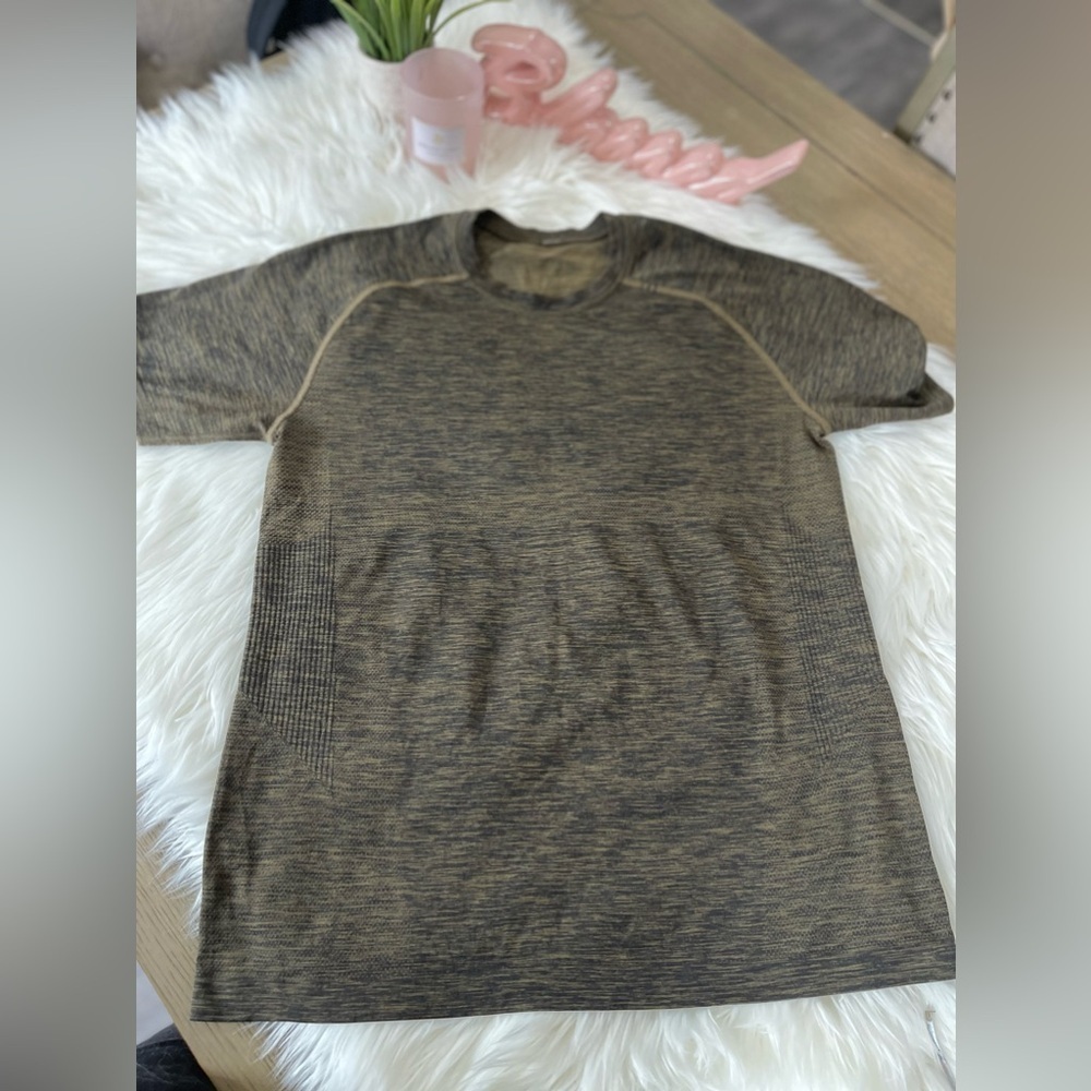 Men’s Lululemon Orange Black Metal Vent Tech Short Sleeve Shirt Size Medium